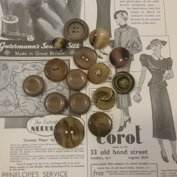 Mid Century Brown Buttons Mixed Lot of 15 Collectible and Decorative Acrylic - Picture 4 of 4